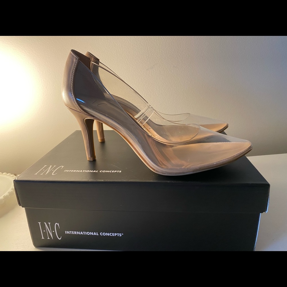 NWT woman’s clear INC pumps 7.5W
